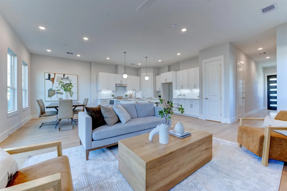 Unit for sale at 5130 Rosslyn Road, Houston, TX 77018