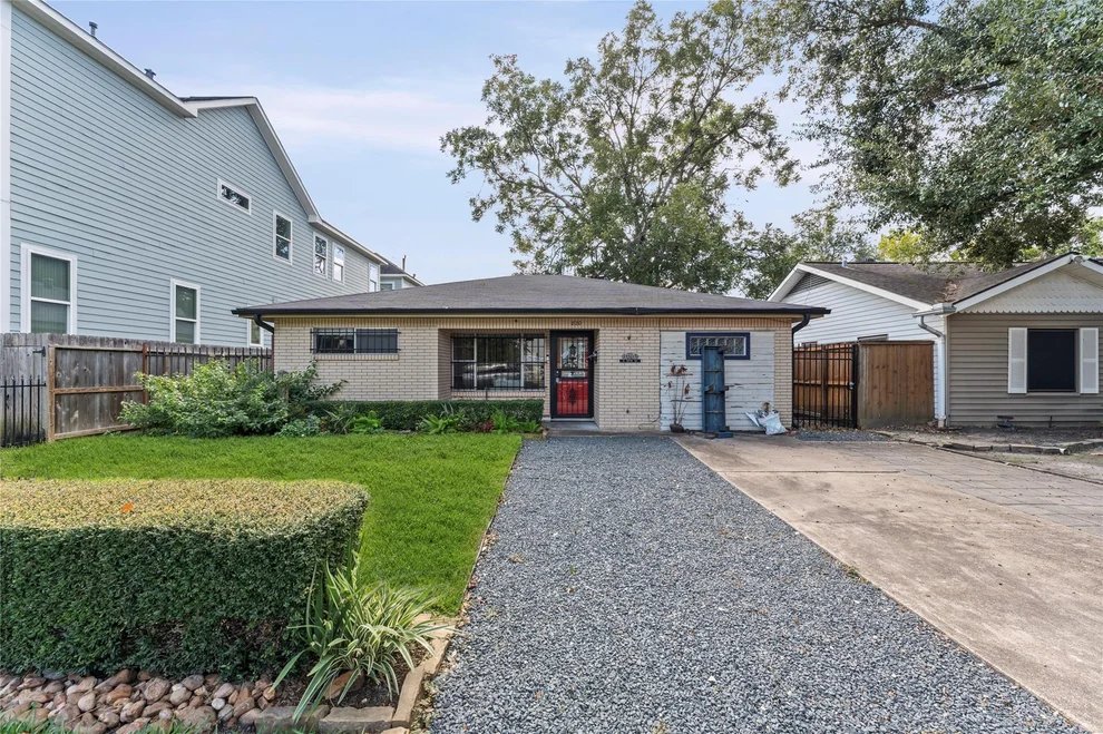 Unit for sale at 820 E 28th Street, Houston, TX 77009