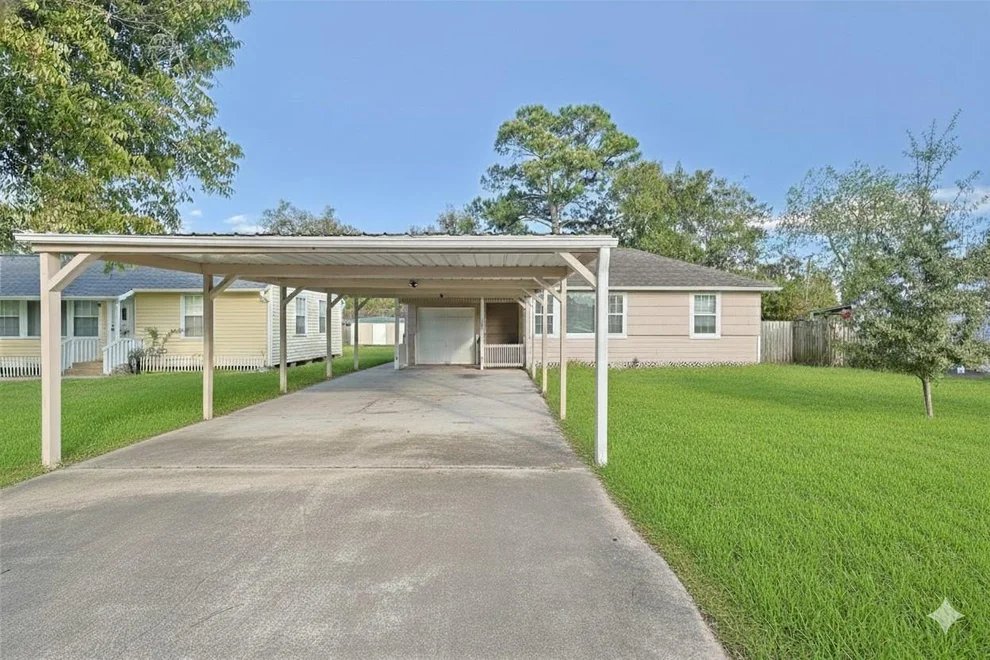 Unit for sale at 207 Farrer Street, Angleton, TX 77515
