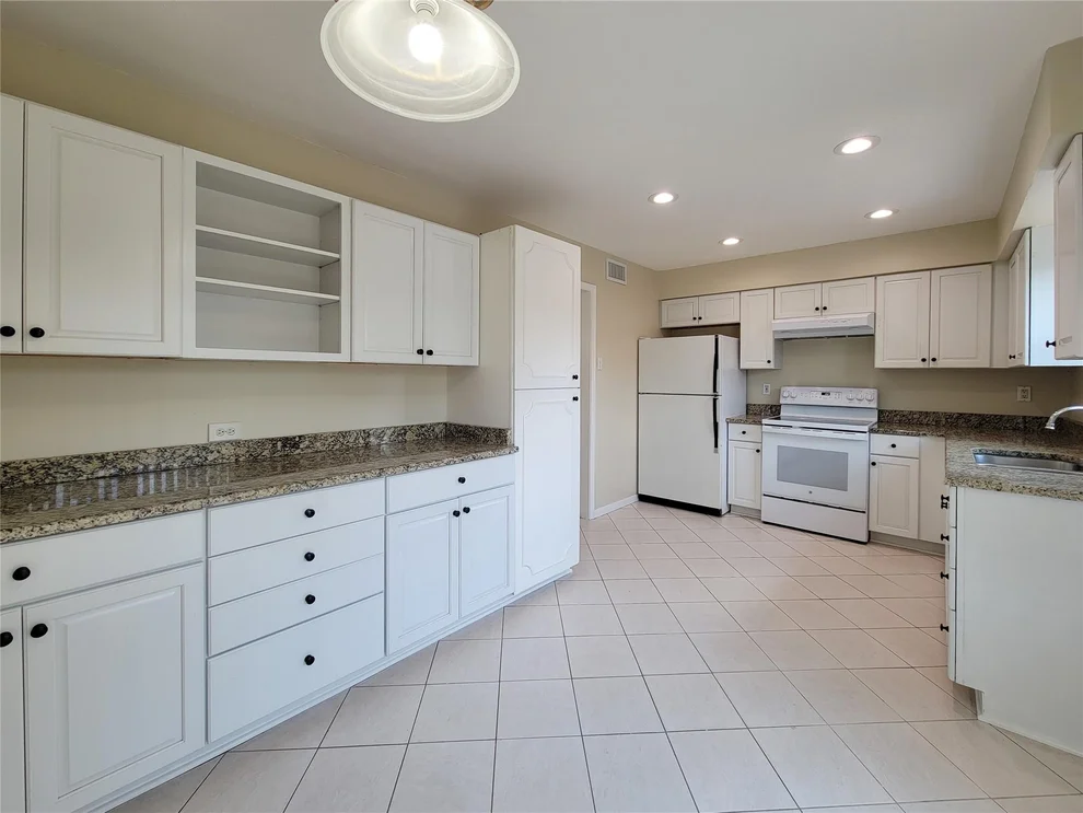 Unit for sale at 7600 Burgoyne Road, Houston, TX 77063