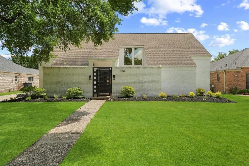 Unit for sale at 1323 Warwickshire Drive, Houston, TX 77077