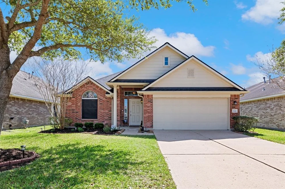 Unit for sale at 2831 Long Grove Lane, Richmond, TX 77469
