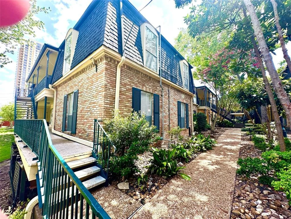 Unit for sale at 800 Post Oak Boulevard, Houston, TX 77056