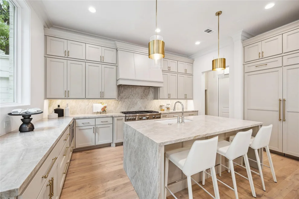 Unit for sale at 16 Wentworth Square Avenue, Houston, TX 77027