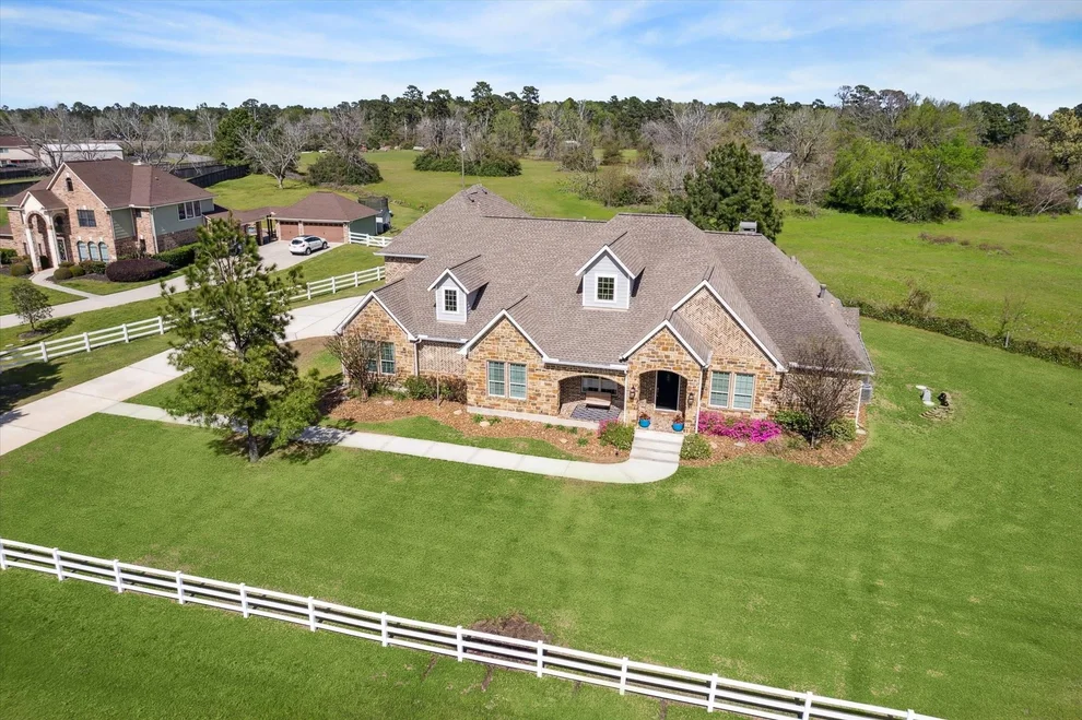 Unit for sale at 32319 Tall Oaks Way, Magnolia, TX 77354