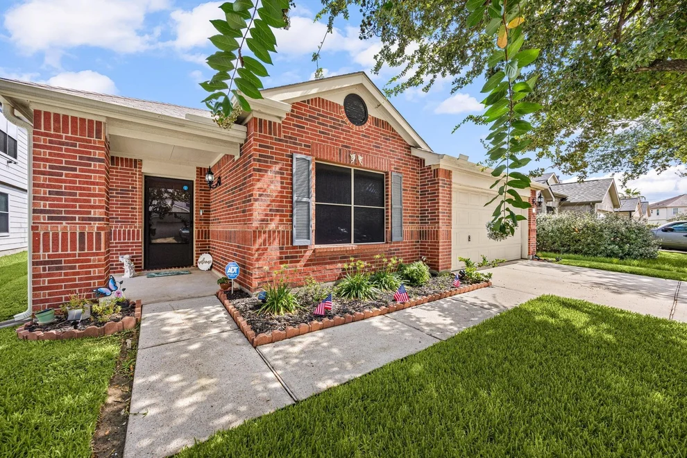 Unit for sale at 511 Remington Chase Court, Houston, TX 77073