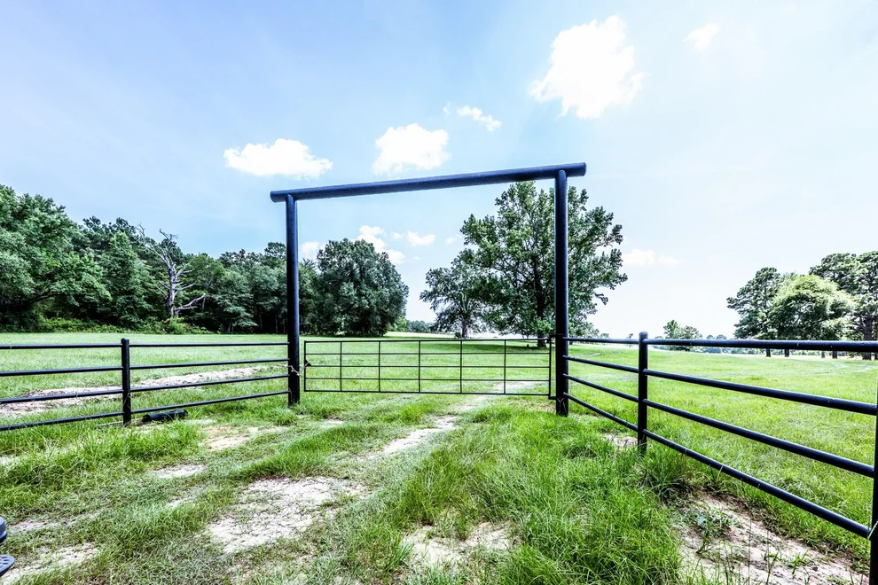 Unit for sale at 996 Cr 1835, Crockett, TX 75835