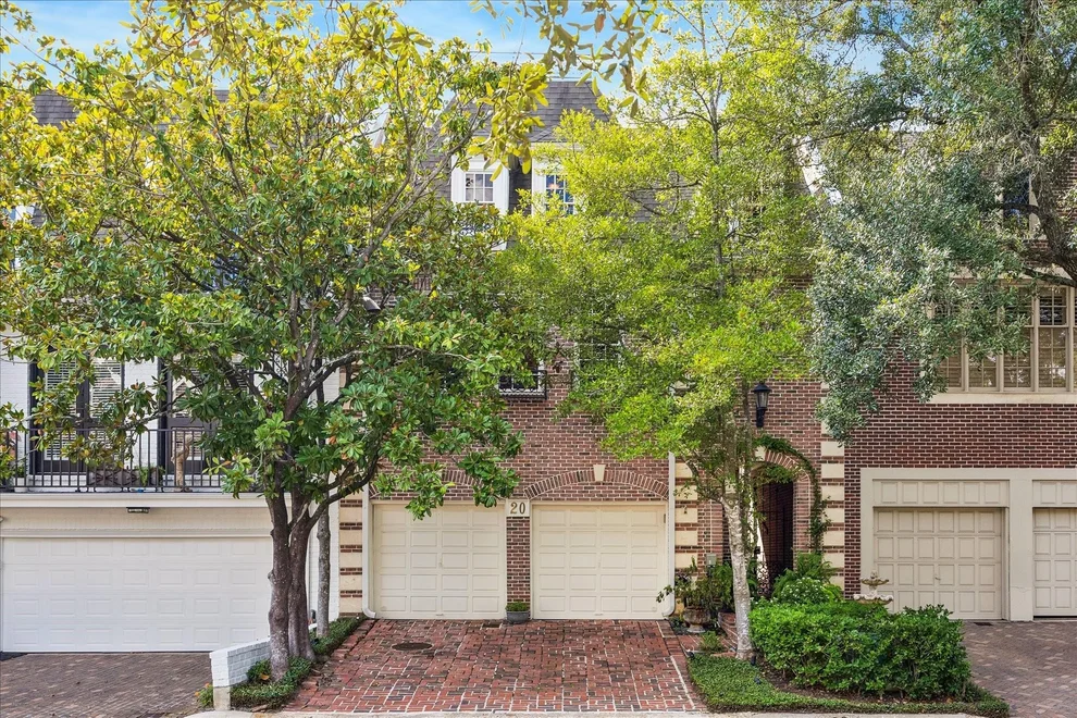 Unit for sale at 20 Pine Briar Circle, Houston, TX 77056