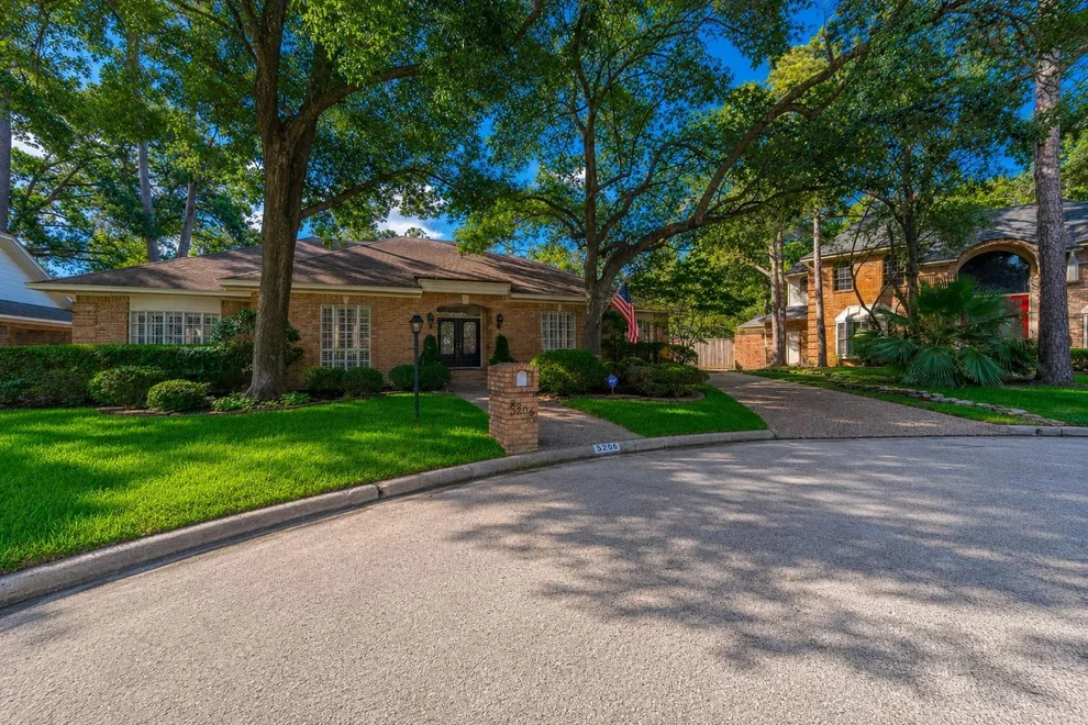 Unit for sale at 5206 Court Of York, Houston, TX 77069
