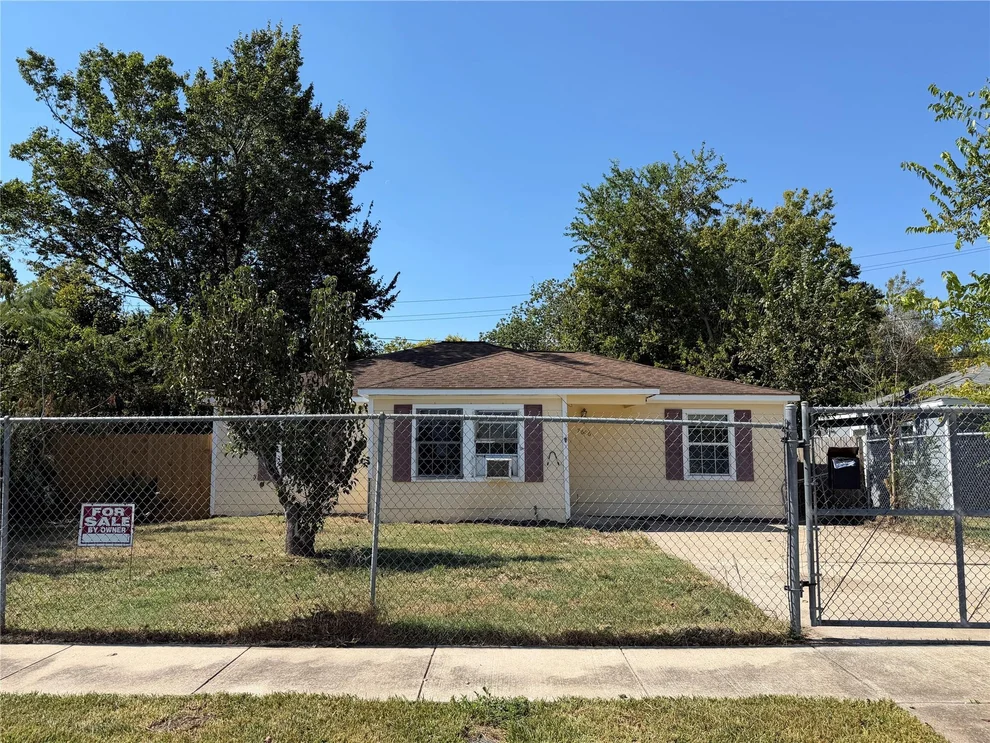 Unit for sale at 7606 Darnay Drive, Houston, TX 77033