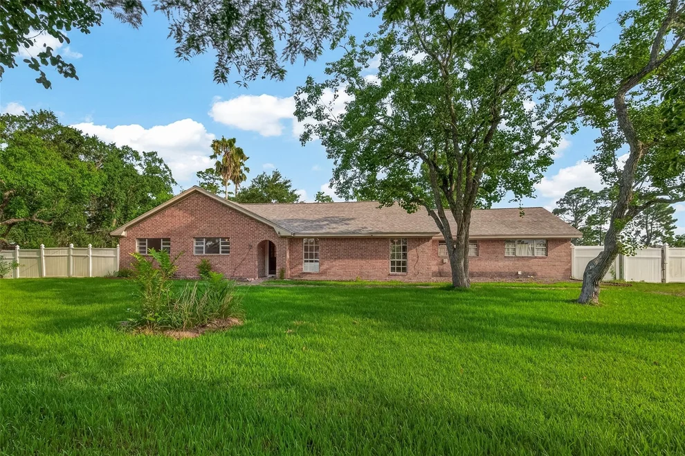 Unit for sale at 11029 Fm-1764, Santa Fe, TX 77510