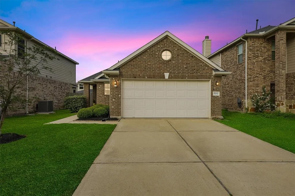 Unit for sale at 5202 Gulf Stream Lane, Bacliff, TX 77518