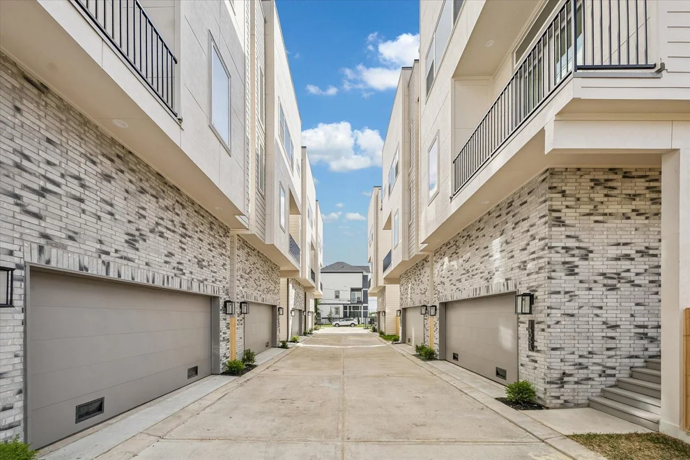 Unit for sale at 1405 W 21st St, Houston, TX 77008
