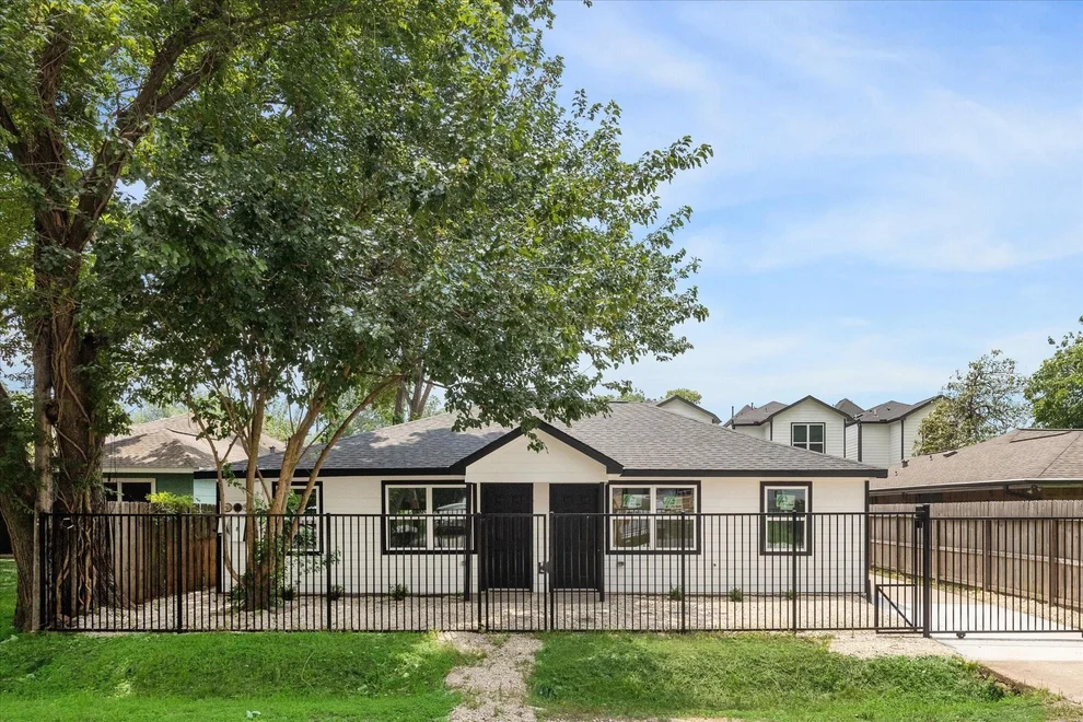 Unit for sale at 306 E 40th 1/2 Street, Houston, TX 77018