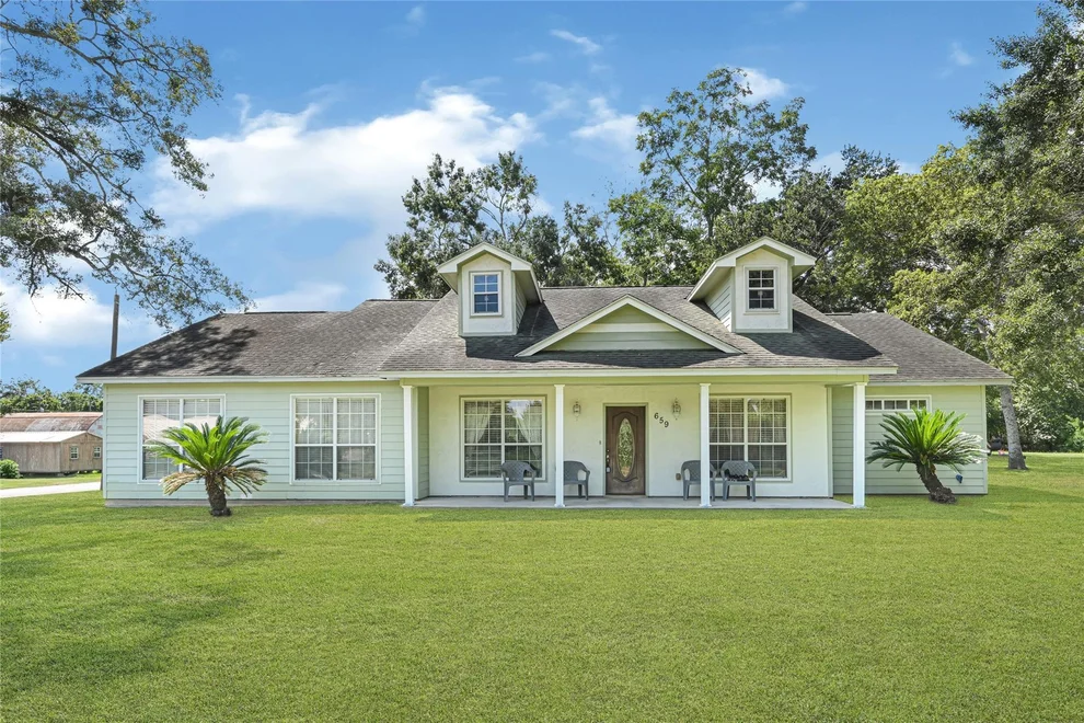 Unit for sale at 659 Washington Street, Liberty, TX 77575