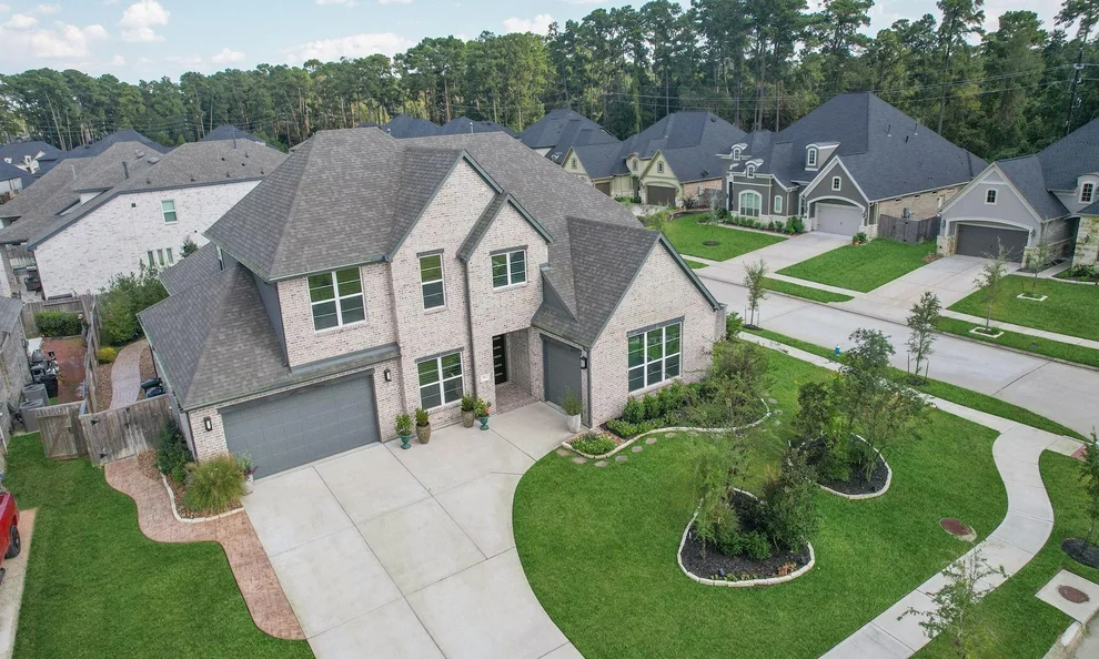Unit for sale at 902 Falcon Hollow Lane, Pinehurst, TX 77362