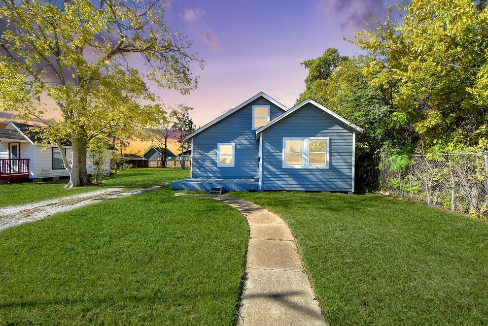 Unit for sale at 210 S 6th Street, La Porte, TX 77571