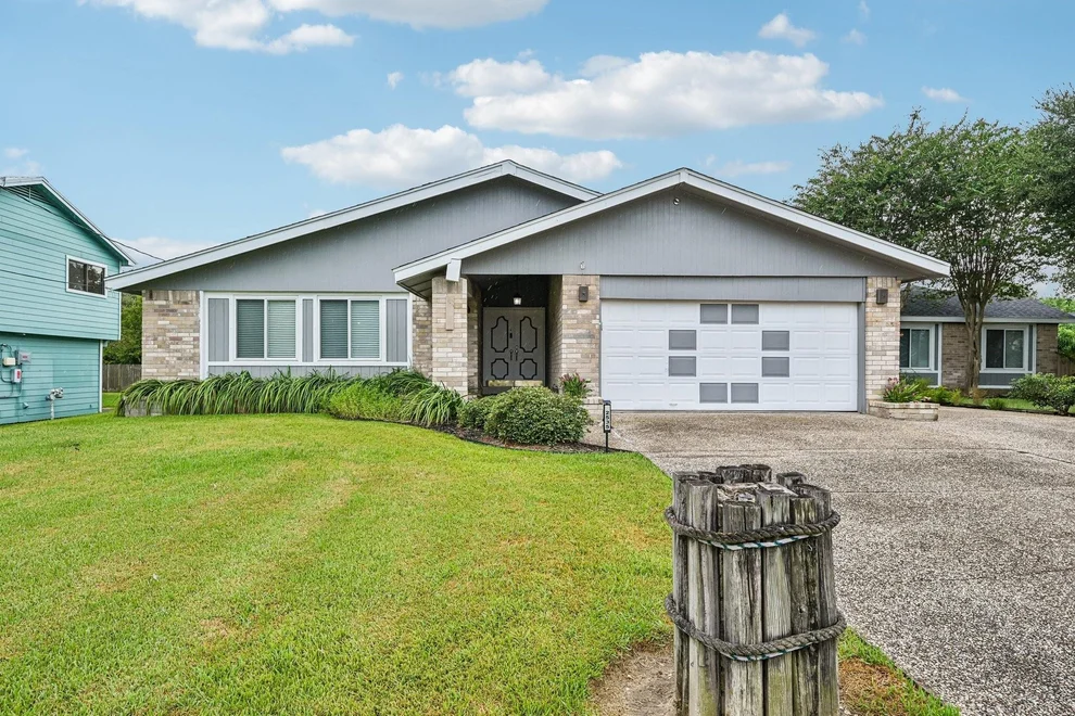 Unit for sale at 2535 Cliff Drive, San Leon, TX 77539