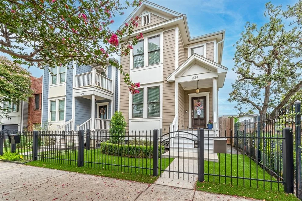 Unit for sale at 624 W 22nd Street, Houston, TX 77008