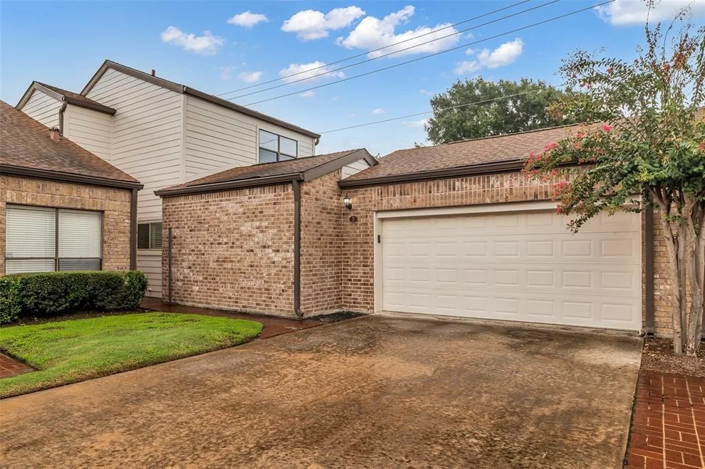 Unit for sale at 2555 Bering Drive, Houston, TX 77057