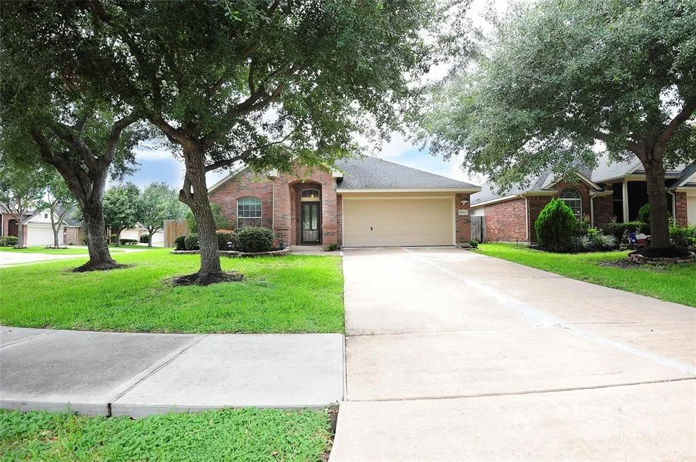 Unit for sale at 8022 Thorncroft Manor Lane, Richmond, TX 77407