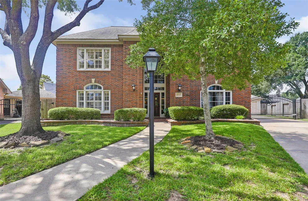 Unit for sale at 15615 Wildwood Run, Cypress, TX 77433