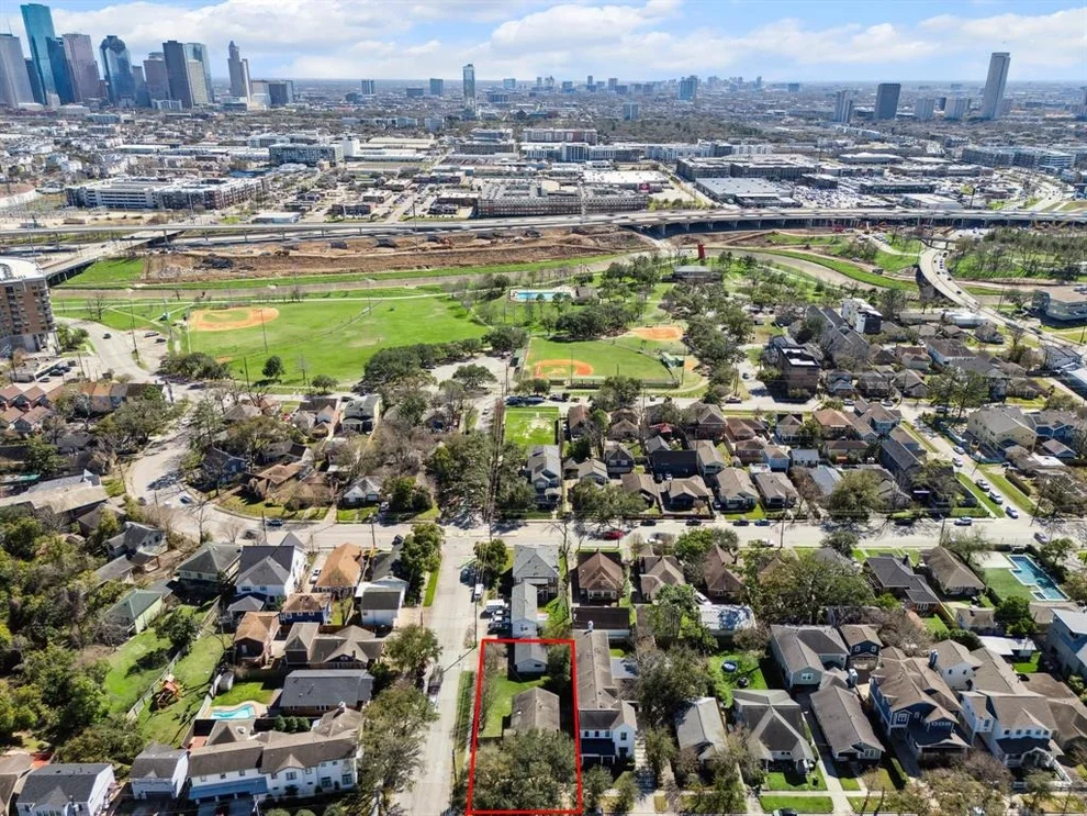 Unit for sale at 1002 E 6th 1/2 Street, Houston, TX 77009