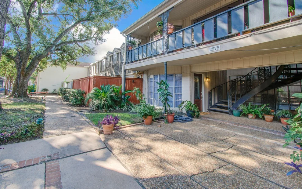 Unit for sale at 2575 Marilee Lane, Houston, TX 77057