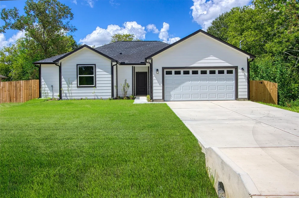 Unit for sale at 13012 Green Valley Drive, Rosharon, TX 77583