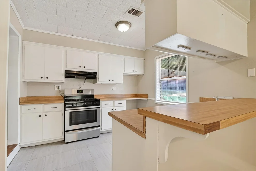 Unit for sale at 602 Parkway Street, Baytown, TX 77520