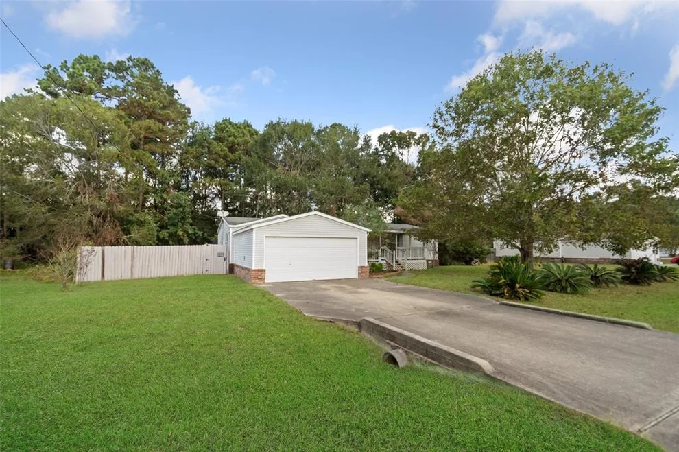 Unit for sale at 16461 Hill Country Drive, Conroe, TX 77302