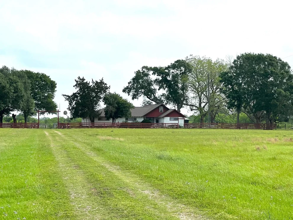Unit for sale at 3798 Johnston Road, Wallis, TX 77485