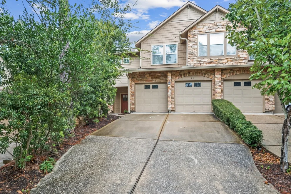 Unit for sale at 21 Stone Creek Place, The Woodlands, TX 77382
