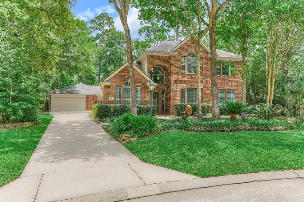 Unit for sale at 14 Kenmare Court, The Woodlands, TX 77382