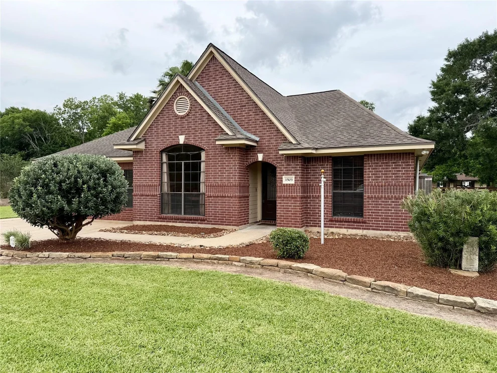 Unit for sale at 1503 Avenue H, Danbury, TX 77534