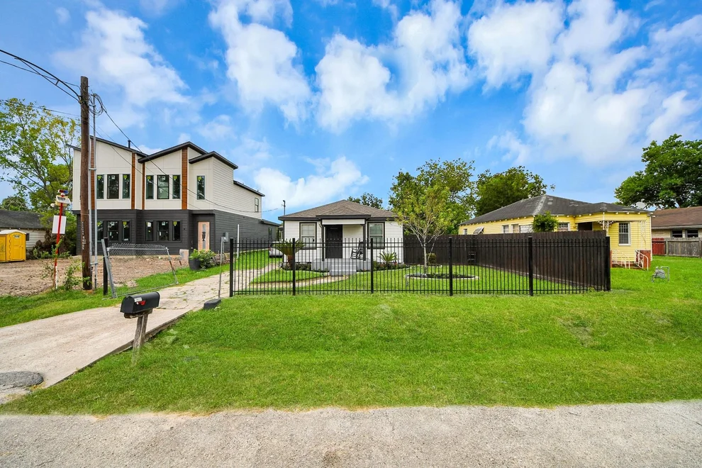 Unit for sale at 7913 Henson Street, Houston, TX 77028