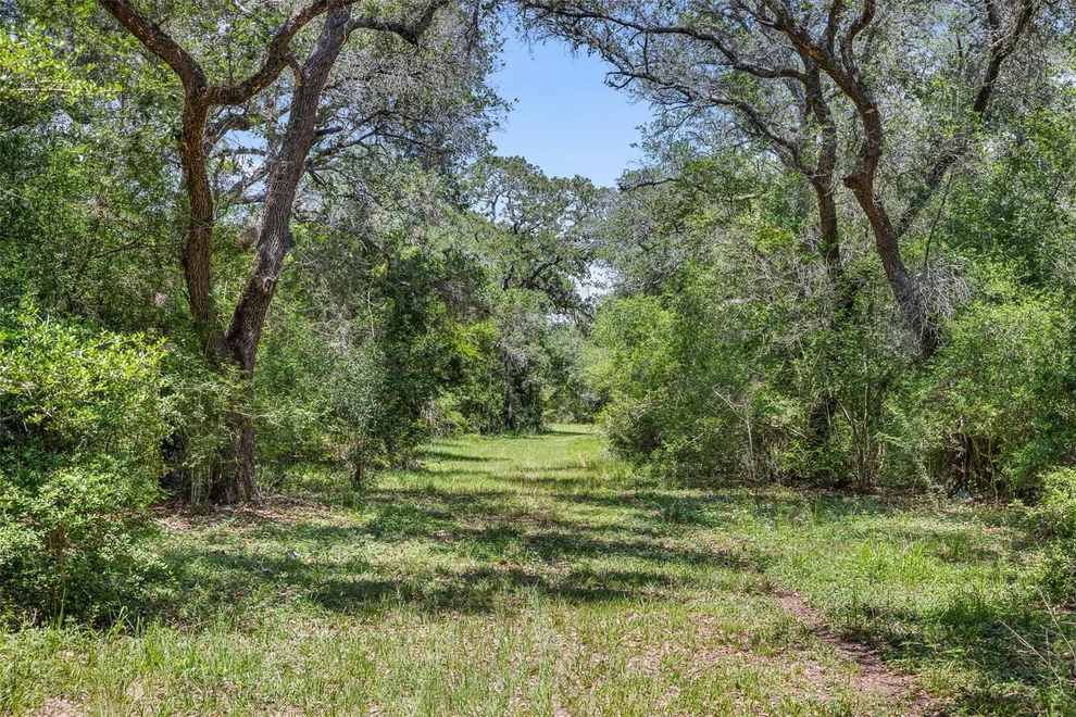 Unit for sale at 1222 Cr 2152, Rock Island, TX 77470