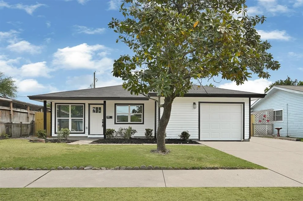 Unit for sale at 2726 Harvard Street, Pasadena, TX 77502