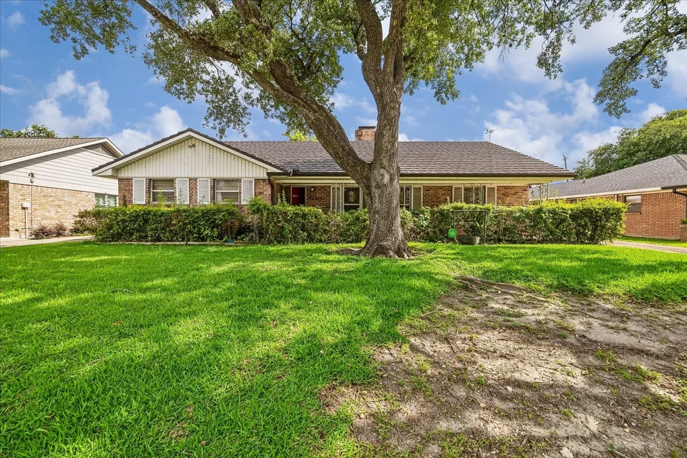 Unit for sale at 3715 Woodvalley Drive, Houston, TX 77025