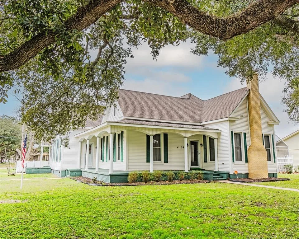 Unit for sale at 2416 Avenue I, Bay City, TX 77414