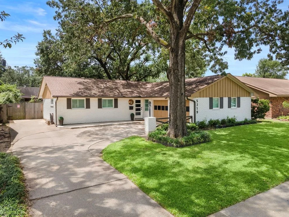 Unit for sale at 5319 Saxon Drive, Houston, TX 77092