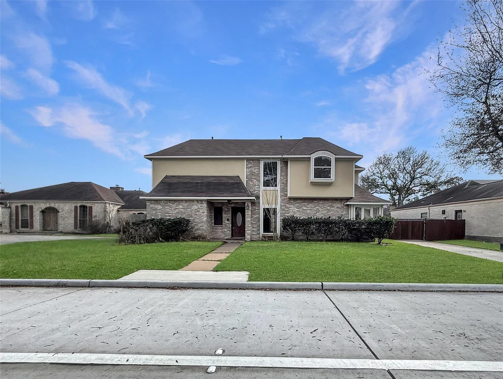 Unit for sale at 3310 Country Club Boulevard, Stafford, TX 77477