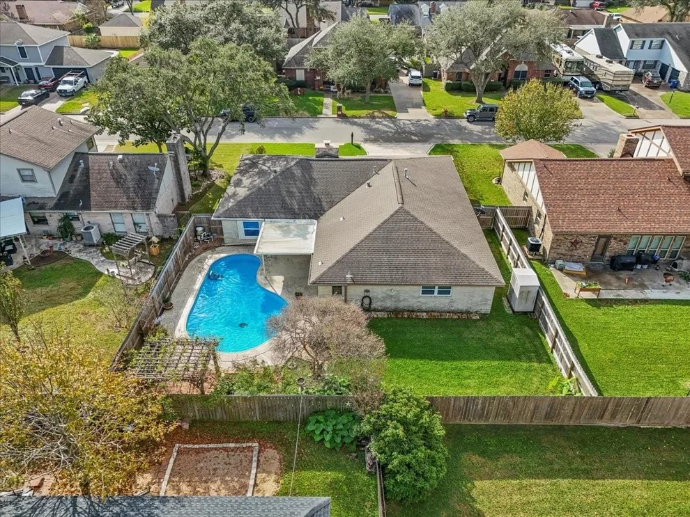 Unit for sale at 1718 23rd Avenue N, Texas City, TX 77590