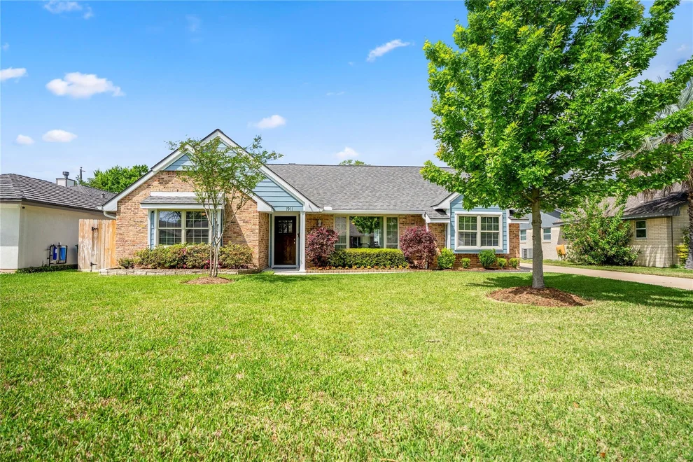 Unit for sale at 1911 Stebbins Drive, Houston, TX 77043