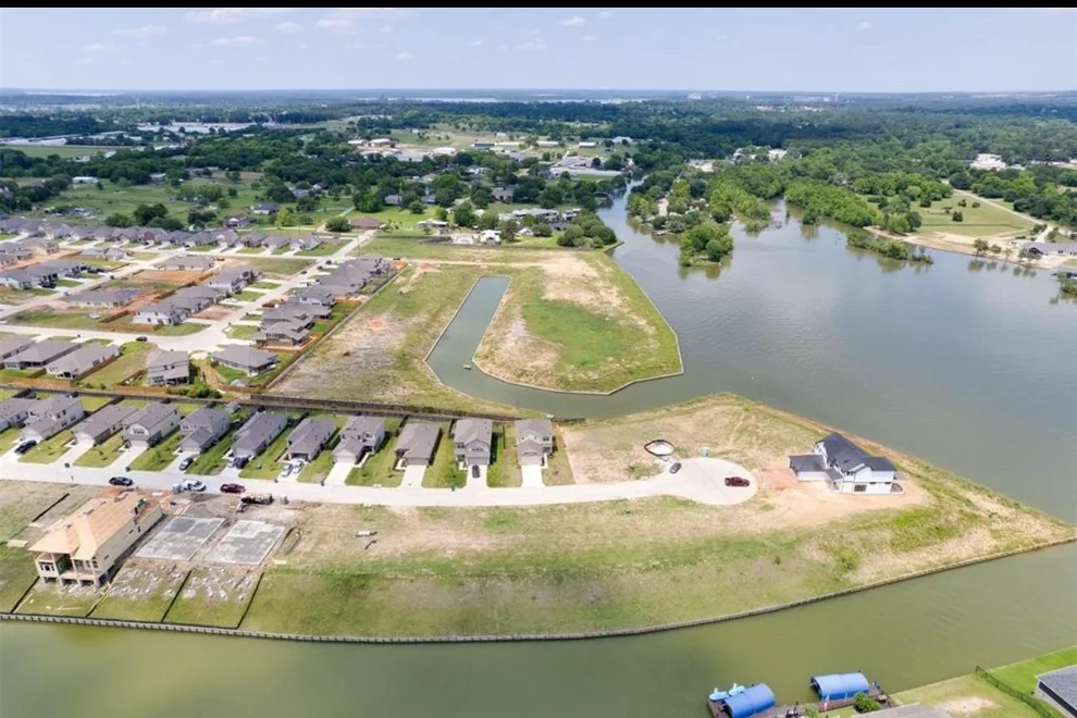 Unit for sale at 11020 N Lake Mist Lane, Willis, TX 77318