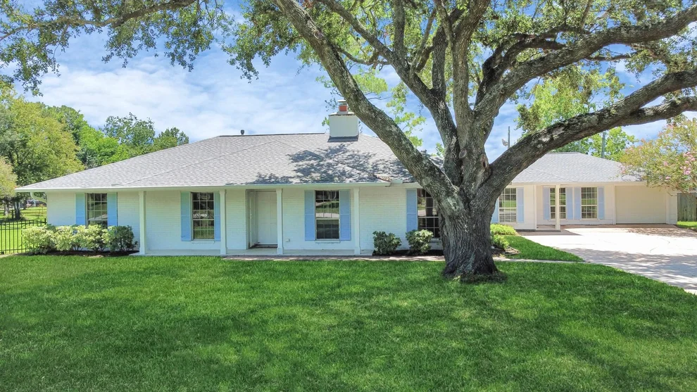 Unit for sale at 801 Meadow Lark Ave, Friendswood, TX 77546