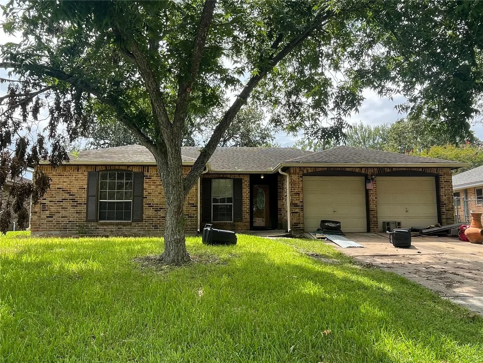 Unit for sale at 1405 Newport Boulevard, League City, TX 77573