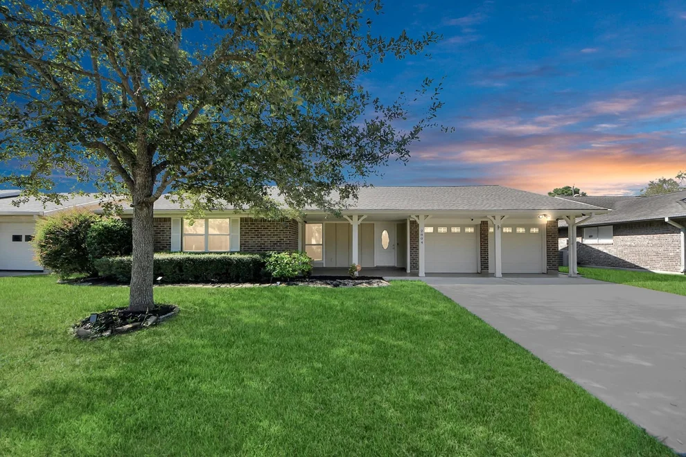 Unit for sale at 2804 Shady Creek Drive, Pearland, TX 77581