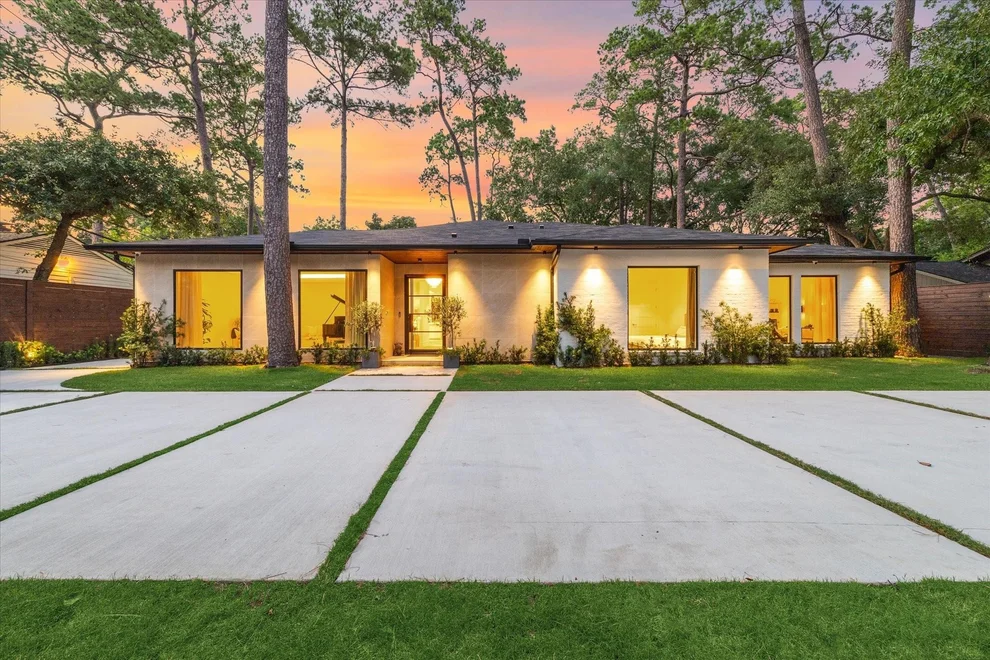 Unit for sale at 5222 Woodway Drive, Houston, TX 77056