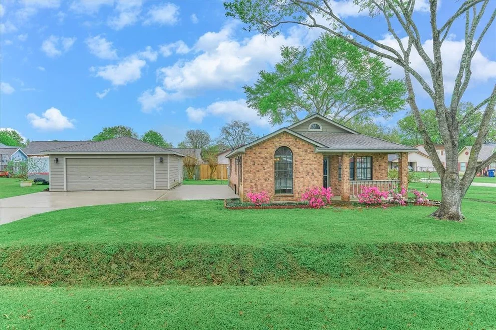 Unit for sale at 15205 Starboard Drive, Willis, TX 77318